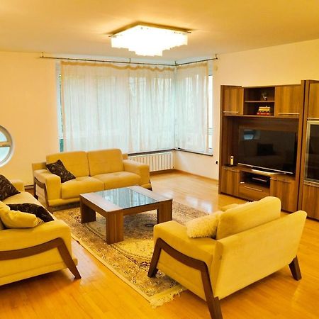 City Center Grand Apartment - Three-Bedroom, Free Parking 사라예보 외부 사진