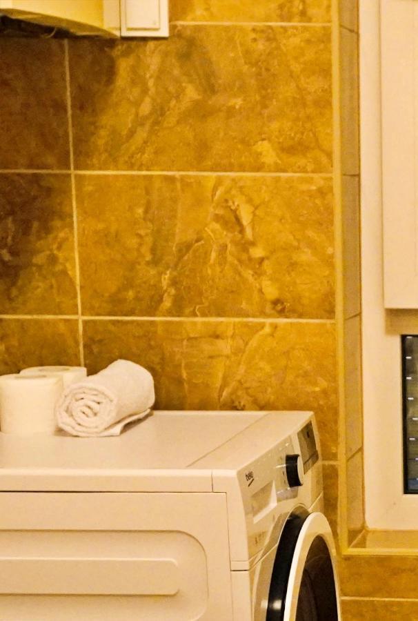 City Center Grand Apartment - Three-Bedroom, Free Parking 사라예보 외부 사진