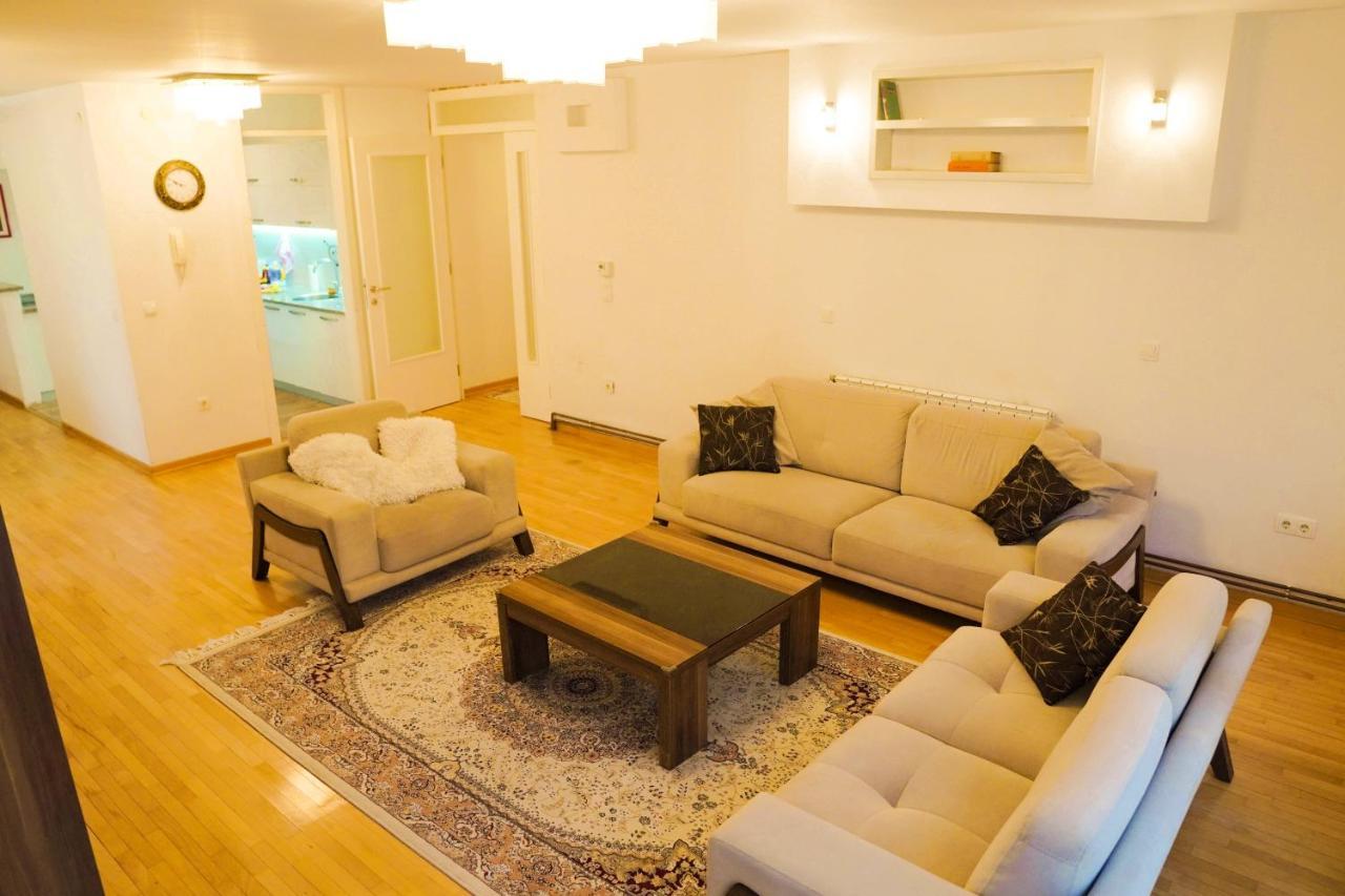 City Center Grand Apartment - Three-Bedroom, Free Parking 사라예보 외부 사진
