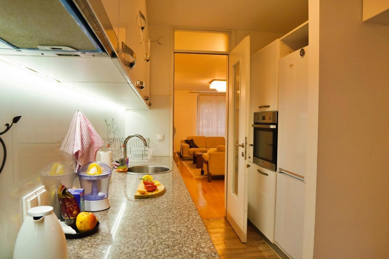 City Center Grand Apartment - Three-Bedroom, Free Parking 사라예보 외부 사진