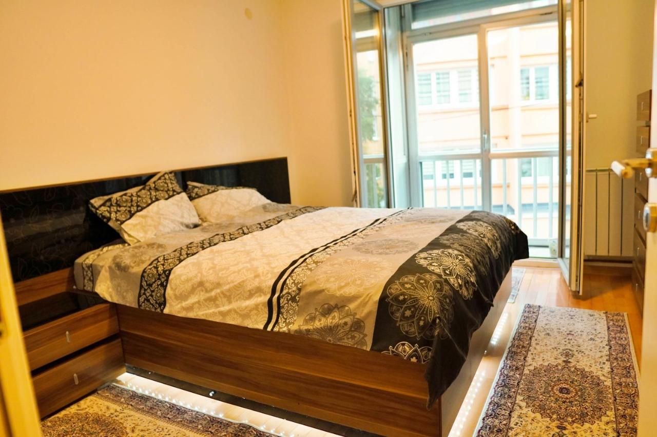 City Center Grand Apartment - Three-Bedroom, Free Parking 사라예보 외부 사진