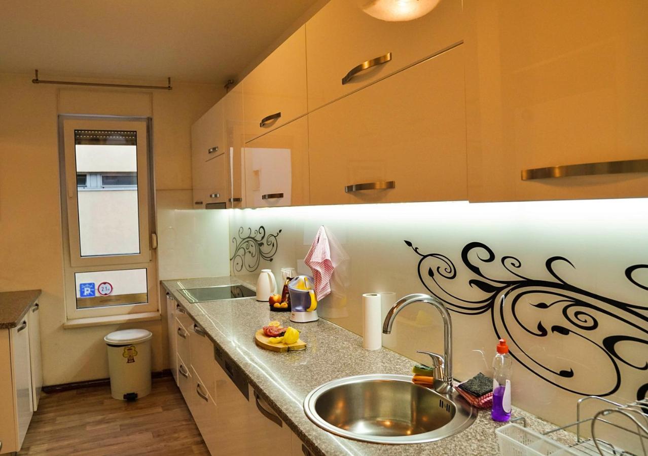 City Center Grand Apartment - Three-Bedroom, Free Parking 사라예보 외부 사진