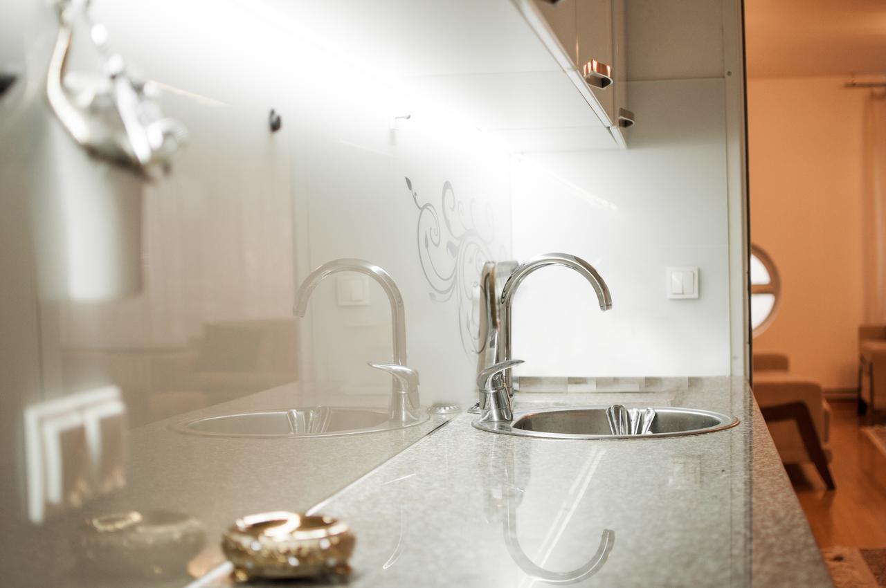 City Center Grand Apartment - Three-Bedroom, Free Parking 사라예보 외부 사진